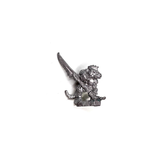 Skaven - C47 Clan Rat with Halberd, Warpspur